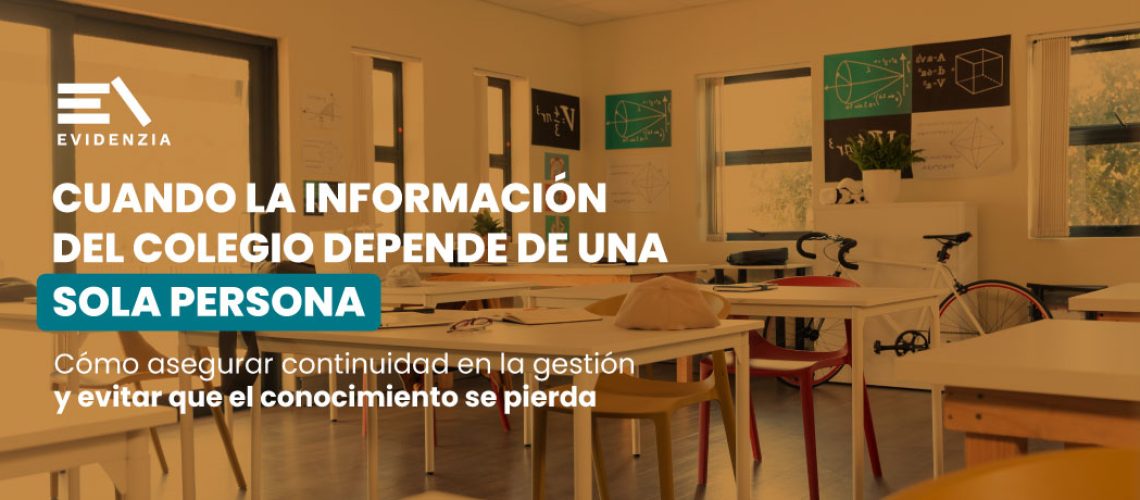 Equipo directivo escolar organizando información y documentos, continuidad en la gestión Evidenzia